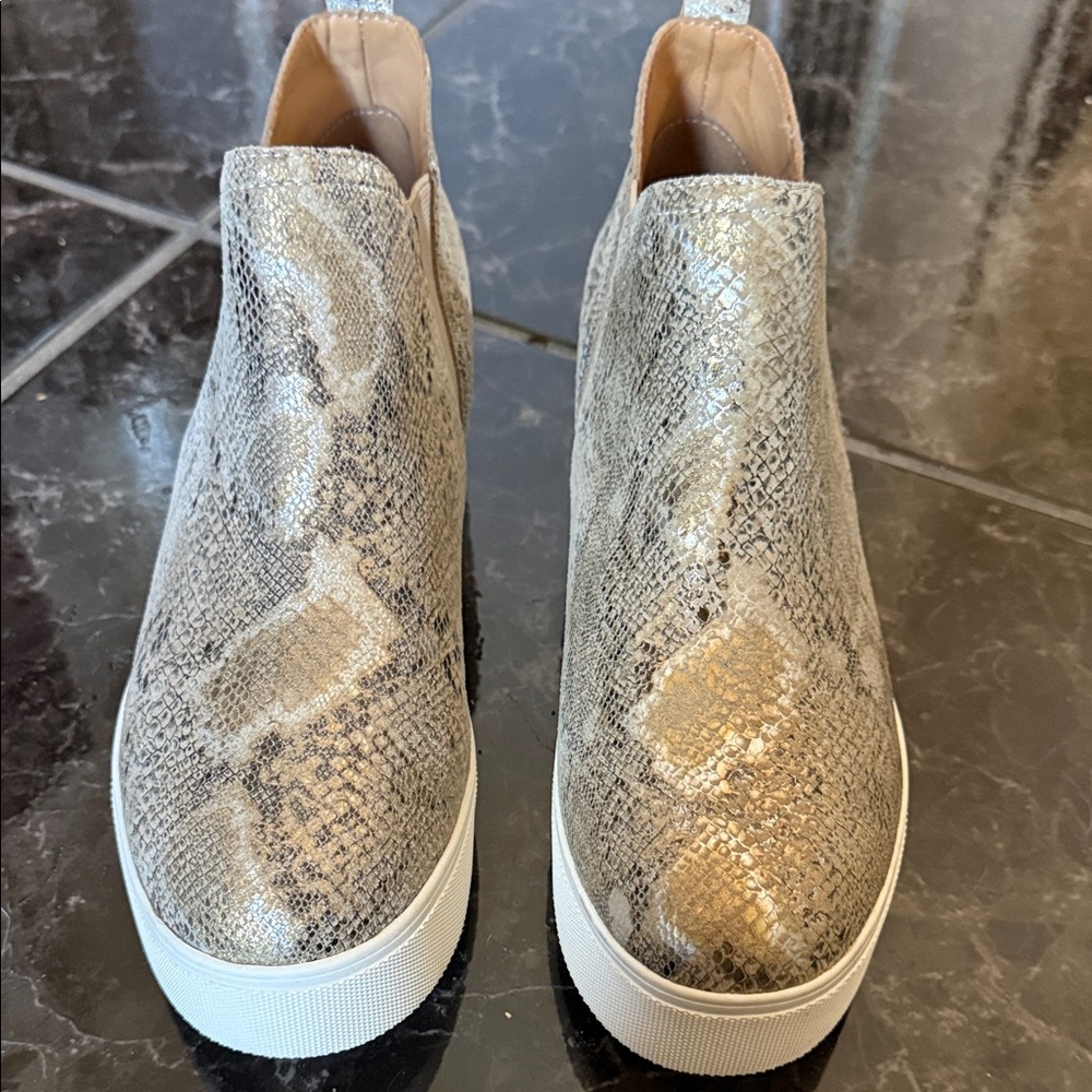 Women's Slip-On Platform Sneakers in Snake Print